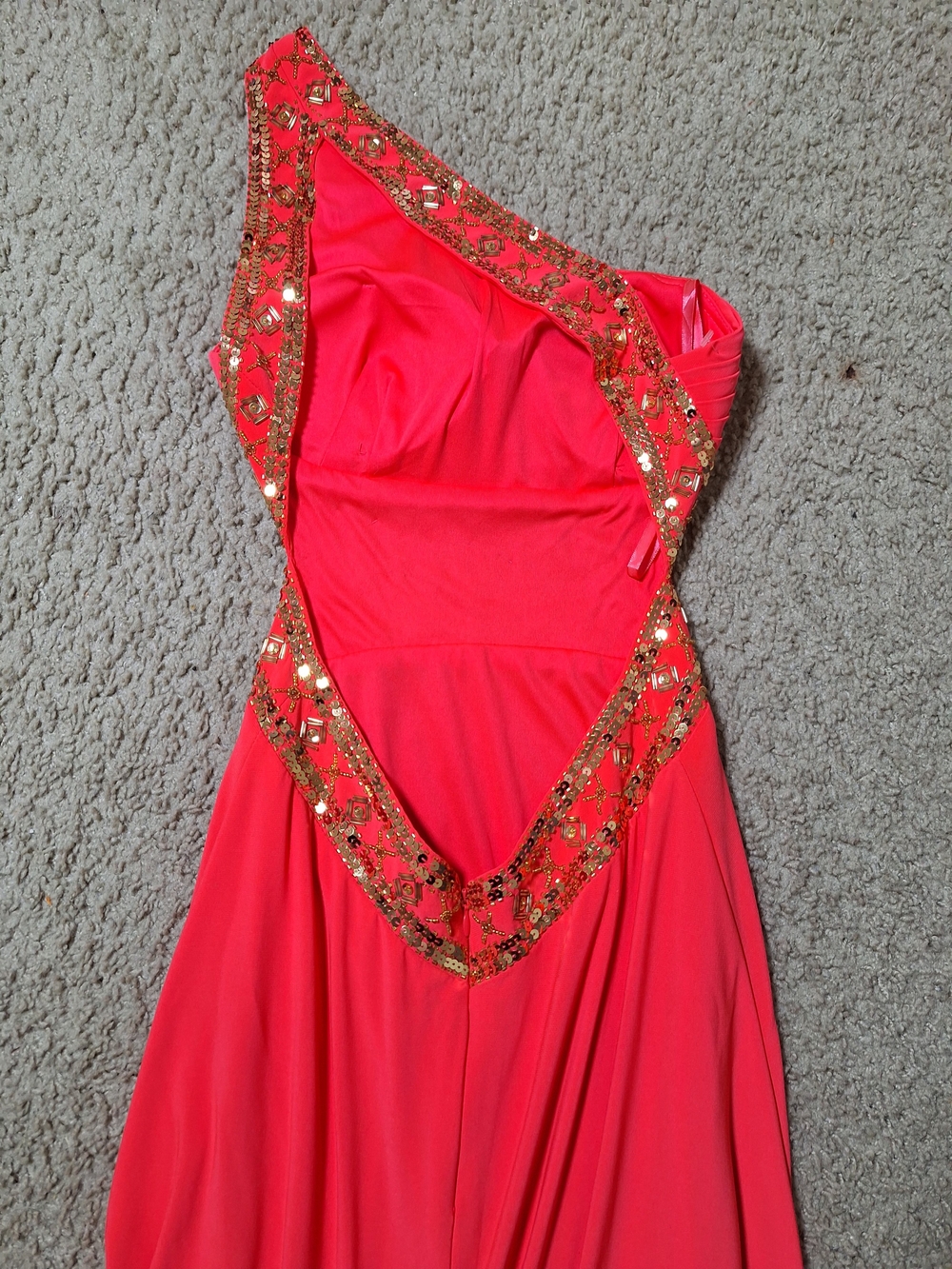 Betsy & Adam Coral Halter High-Low Gown with Beaded Waist Size 4 - Picture 4 of 10